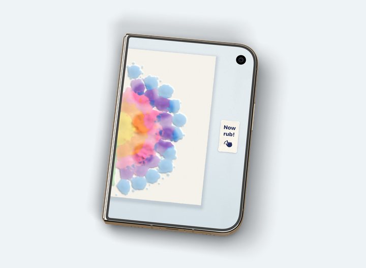 iPhone Duo closed: rub the outside screen to squish